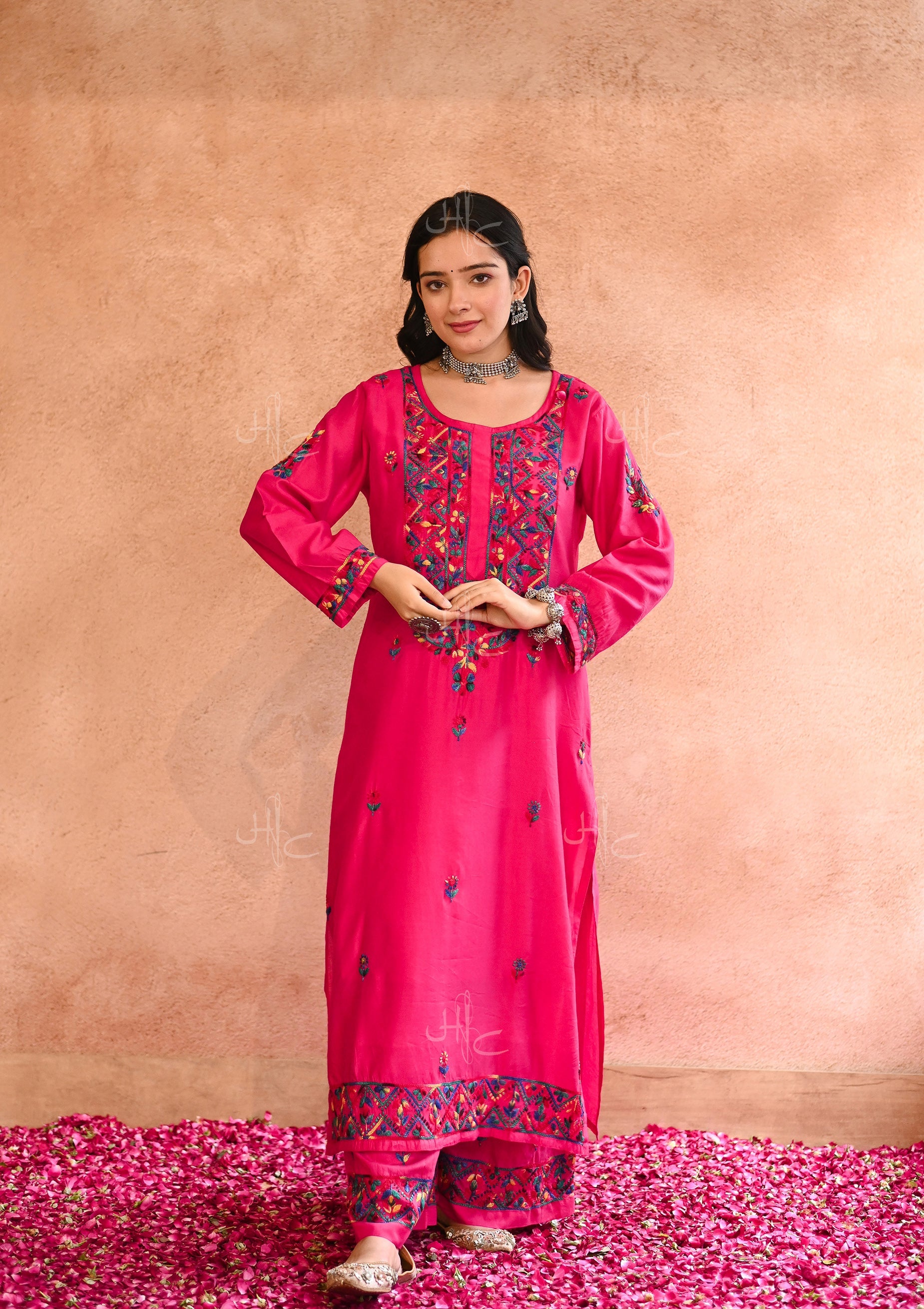 Aafna Chikankari Chanderi Straight Kurta Set with Inner