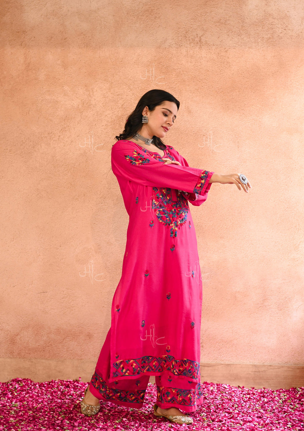 Aafna Chikankari Chanderi Straight Kurta Set with Inner