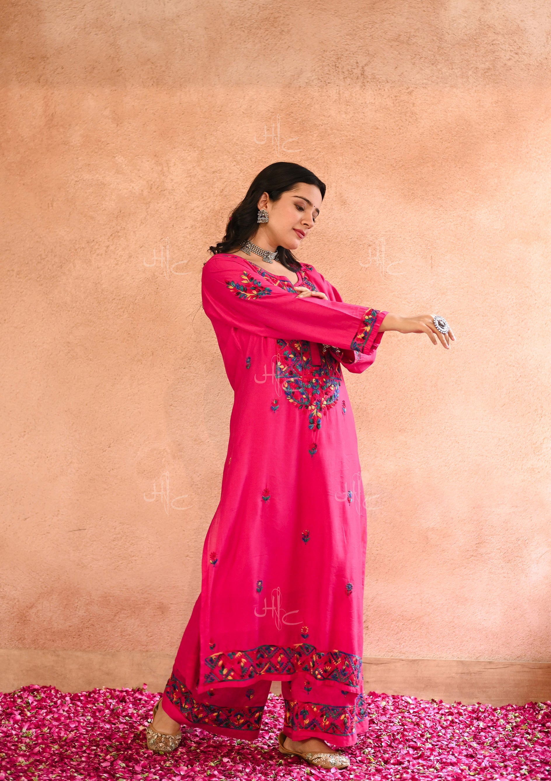 Aafna Chikankari Chanderi Straight Kurta Set with Inner