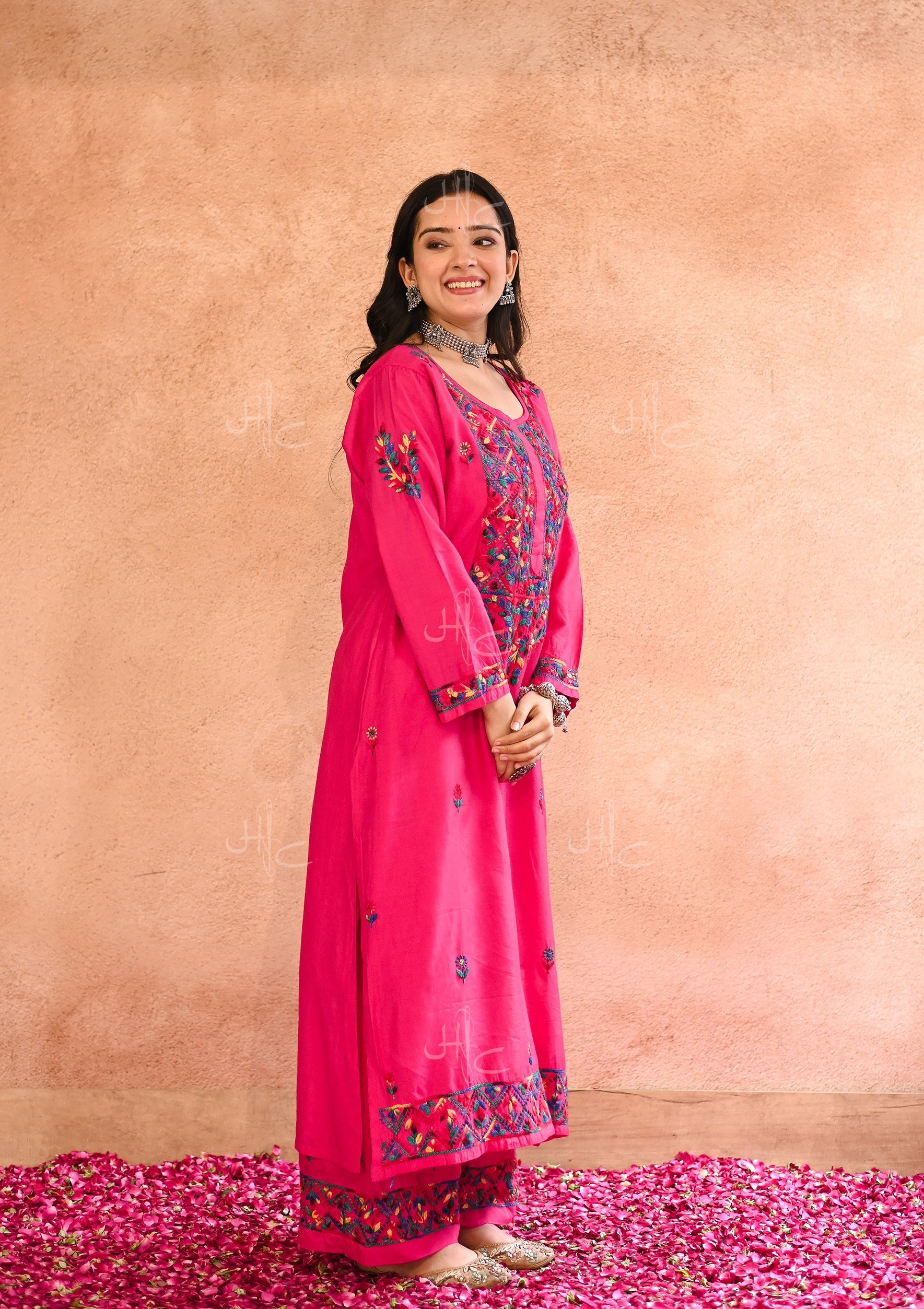 Aafna Chikankari Chanderi Straight Kurta Set with Inner