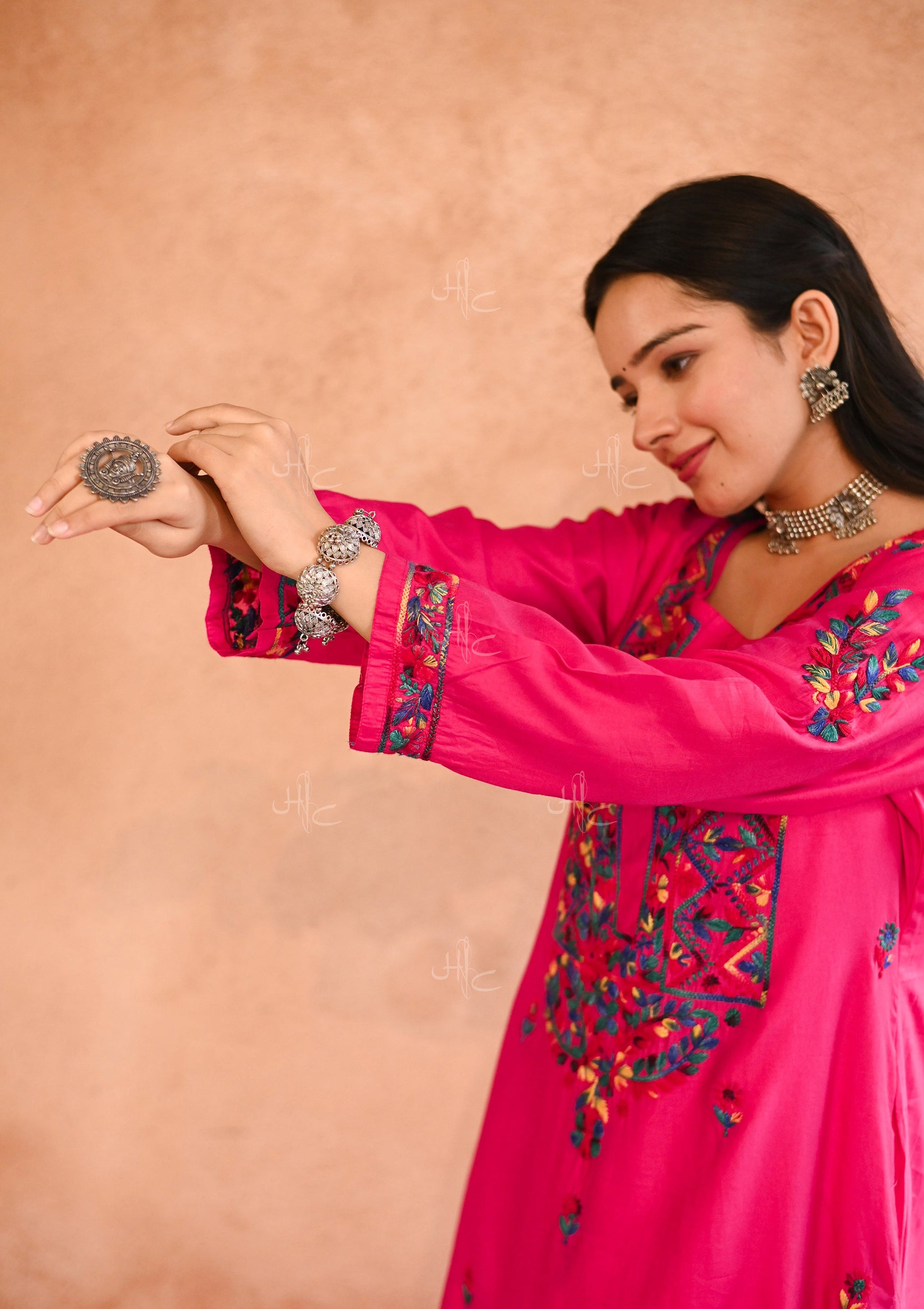 Aafna Chikankari Chanderi Straight Kurta Set with Inner