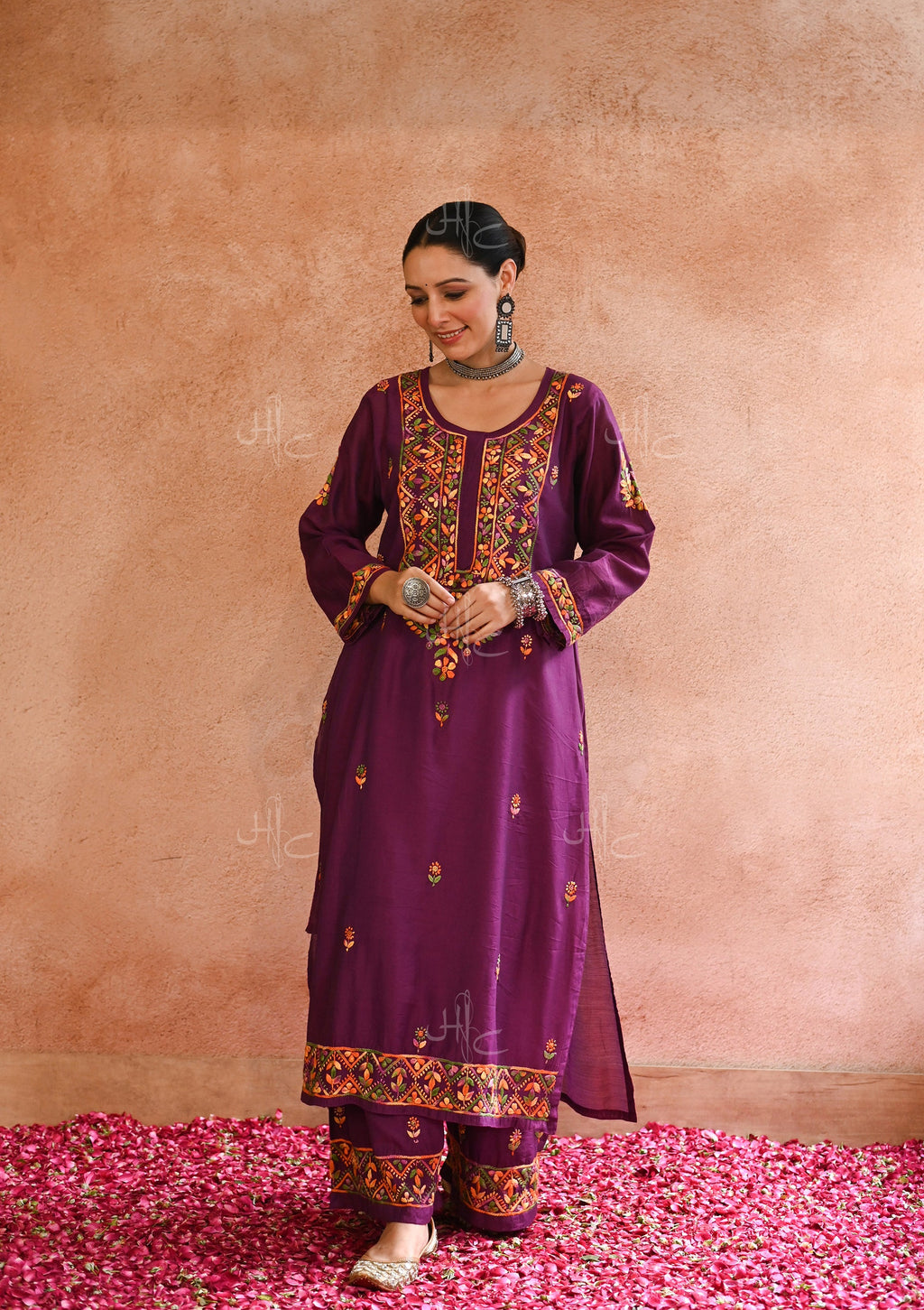 Aafna Chikankari Chanderi Straight Kurta Set with Inner