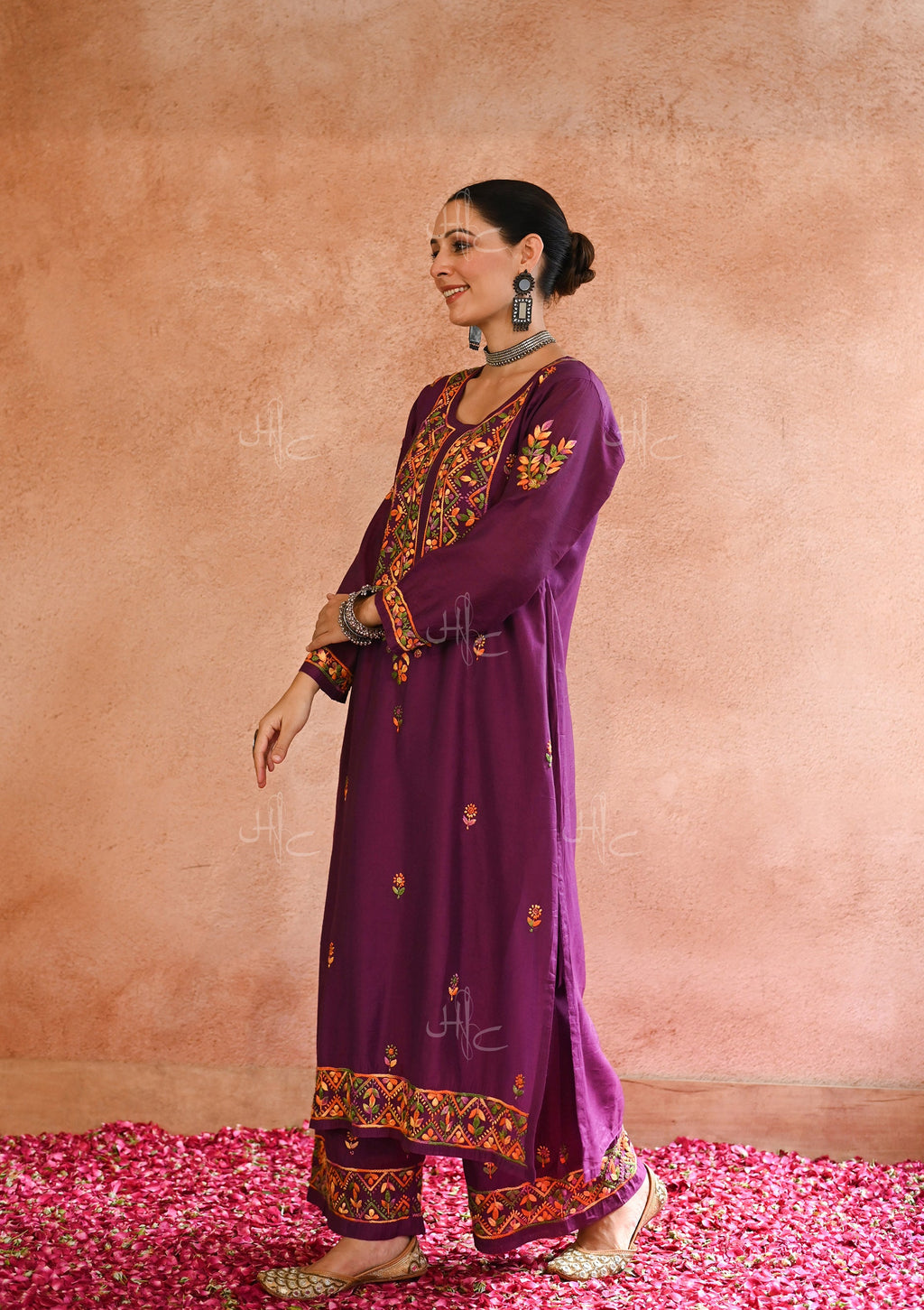 Aafna Chikankari Chanderi Straight Kurta Set with Inner