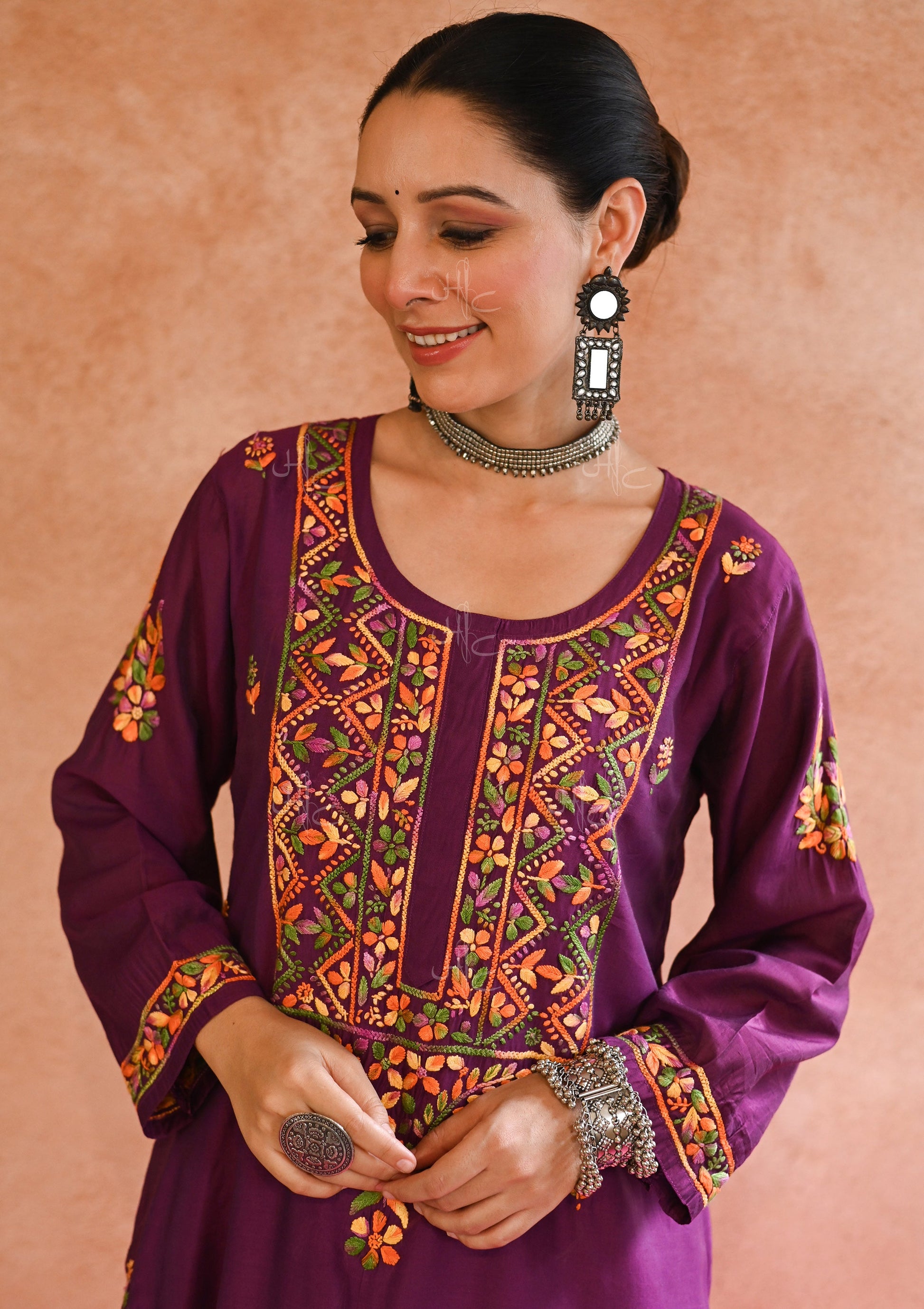Aafna Chikankari Chanderi Straight Kurta Set with Inner