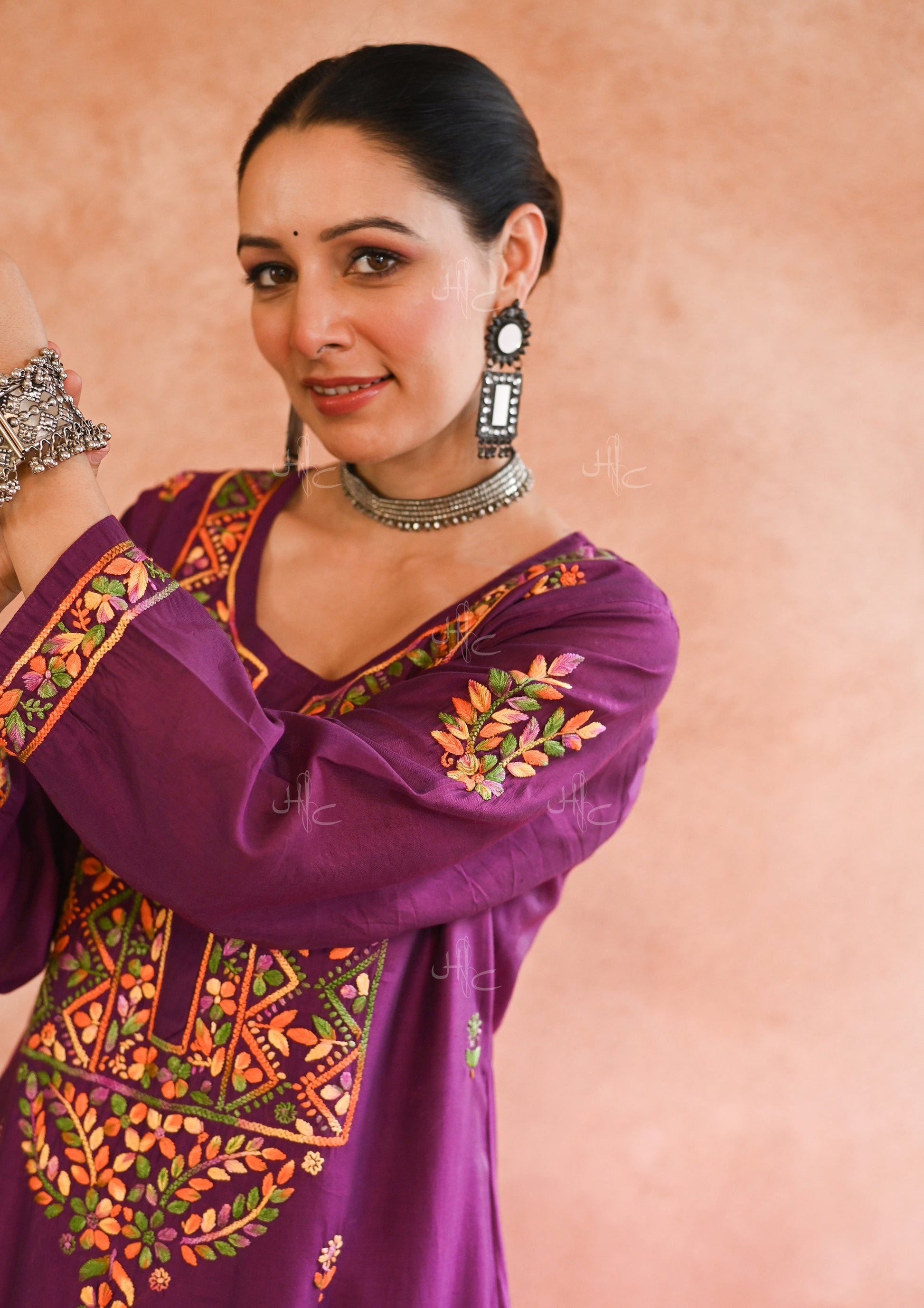 Aafna Chikankari Chanderi Straight Kurta Set with Inner